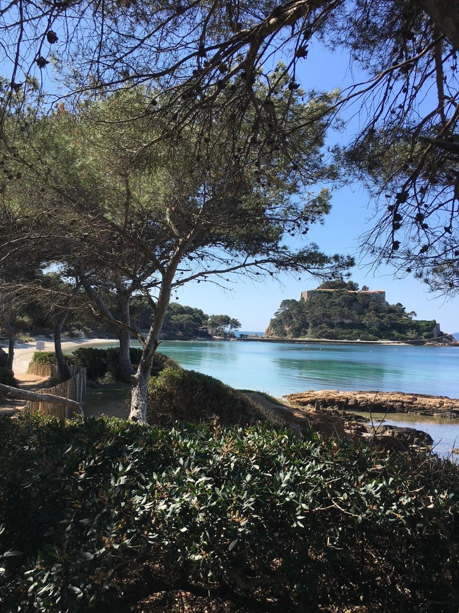 Appartement T3 Lumineux Traversant Totalement Neuf En Face De La Plage Front De Mer Vue Sur Les Iles Vue Mer Panoramique Assuree Residence De La Plage Centre Ville Du Lavandou 3Eme Etage Avec Ascenseur Appartement T3 Le Lavandou Zewnętrze zdjęcie