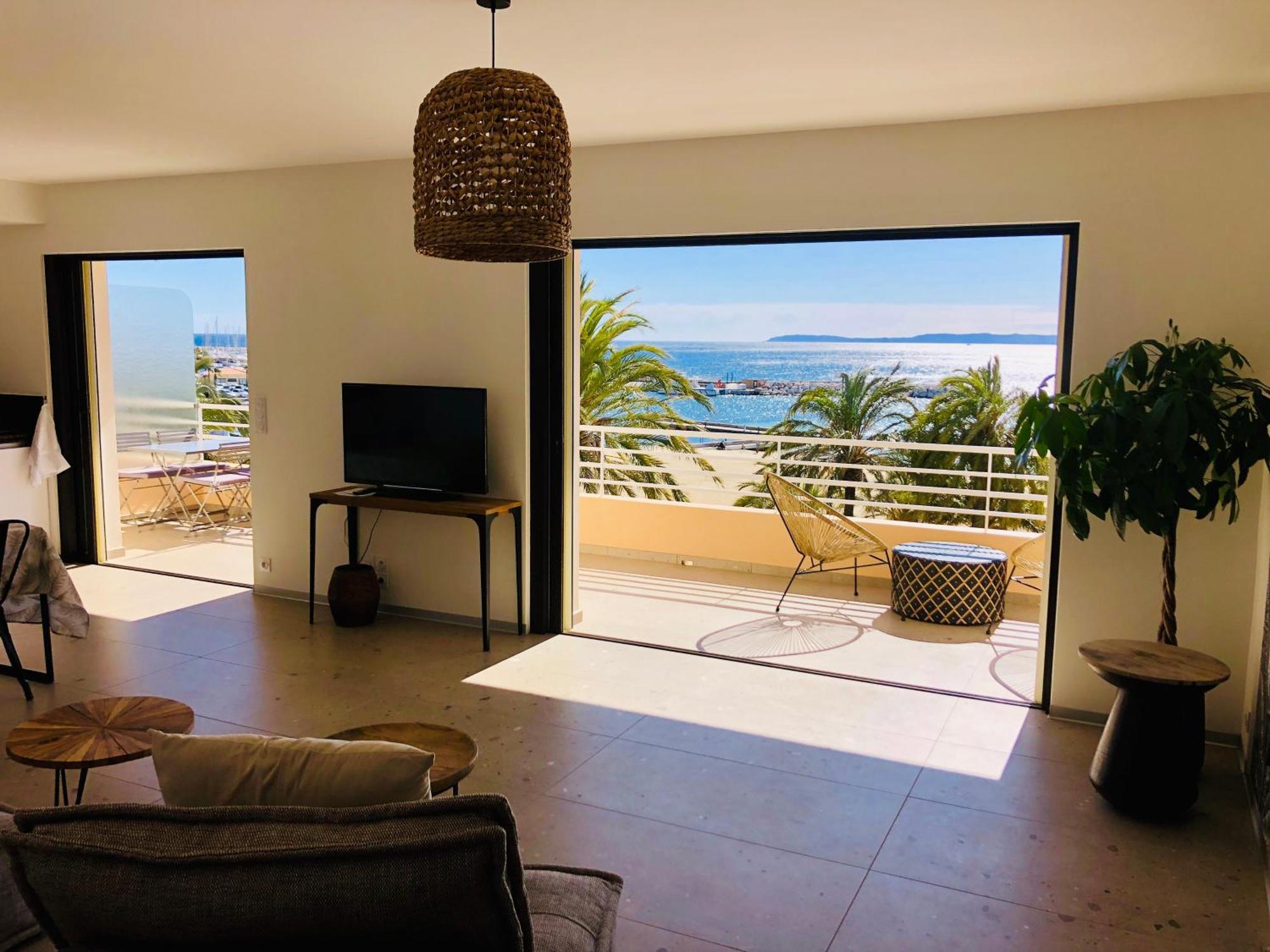 Appartement T3 Lumineux Traversant Totalement Neuf En Face De La Plage Front De Mer Vue Sur Les Iles Vue Mer Panoramique Assuree Residence De La Plage Centre Ville Du Lavandou 3Eme Etage Avec Ascenseur Appartement T3 Le Lavandou Zewnętrze zdjęcie