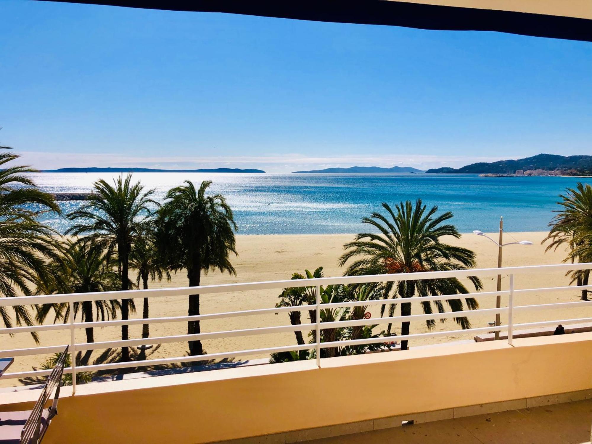 Appartement T3 Lumineux Traversant Totalement Neuf En Face De La Plage Front De Mer Vue Sur Les Iles Vue Mer Panoramique Assuree Residence De La Plage Centre Ville Du Lavandou 3Eme Etage Avec Ascenseur Appartement T3 Le Lavandou Zewnętrze zdjęcie