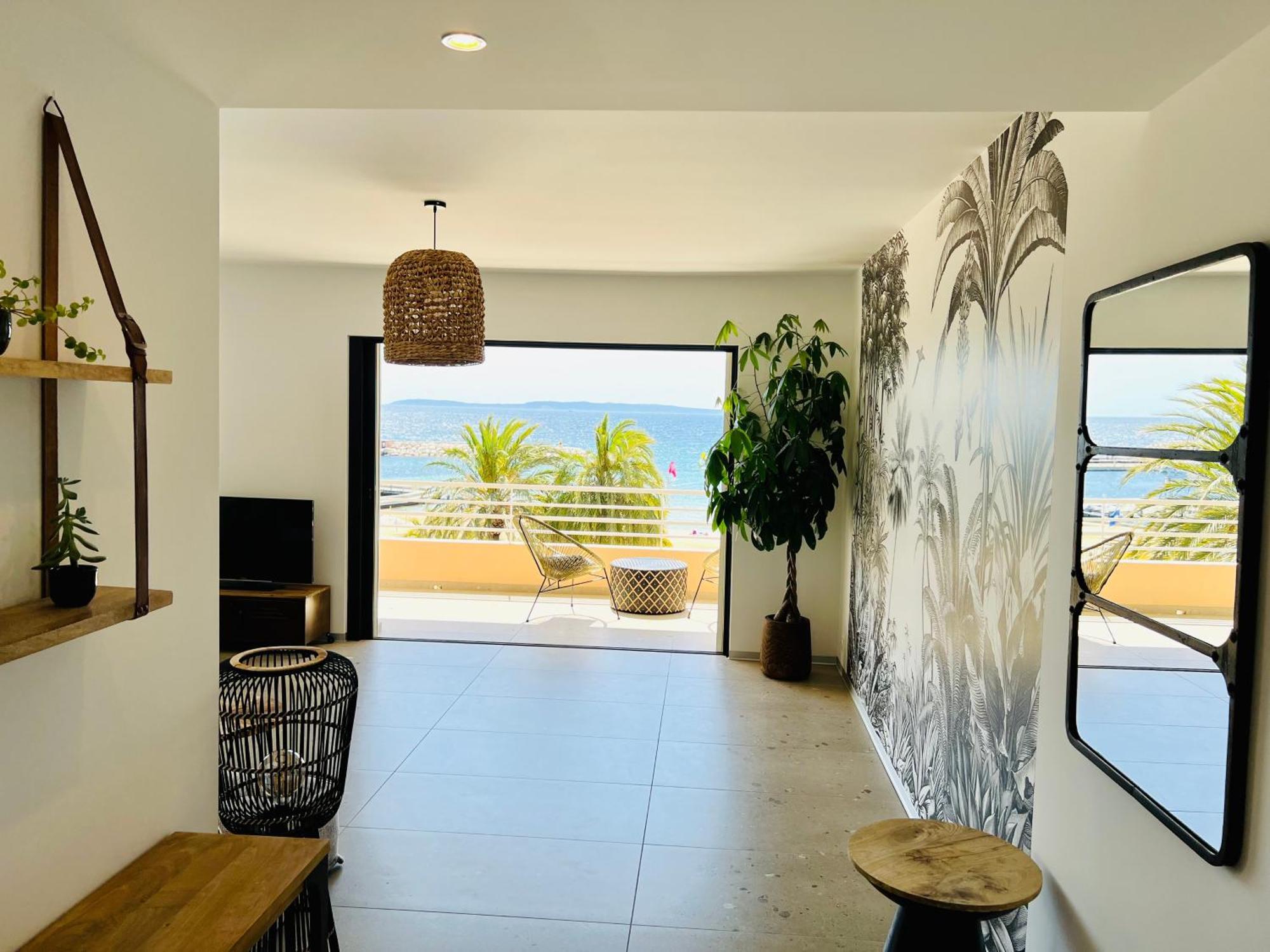 Appartement T3 Lumineux Traversant Totalement Neuf En Face De La Plage Front De Mer Vue Sur Les Iles Vue Mer Panoramique Assuree Residence De La Plage Centre Ville Du Lavandou 3Eme Etage Avec Ascenseur Appartement T3 Le Lavandou Zewnętrze zdjęcie