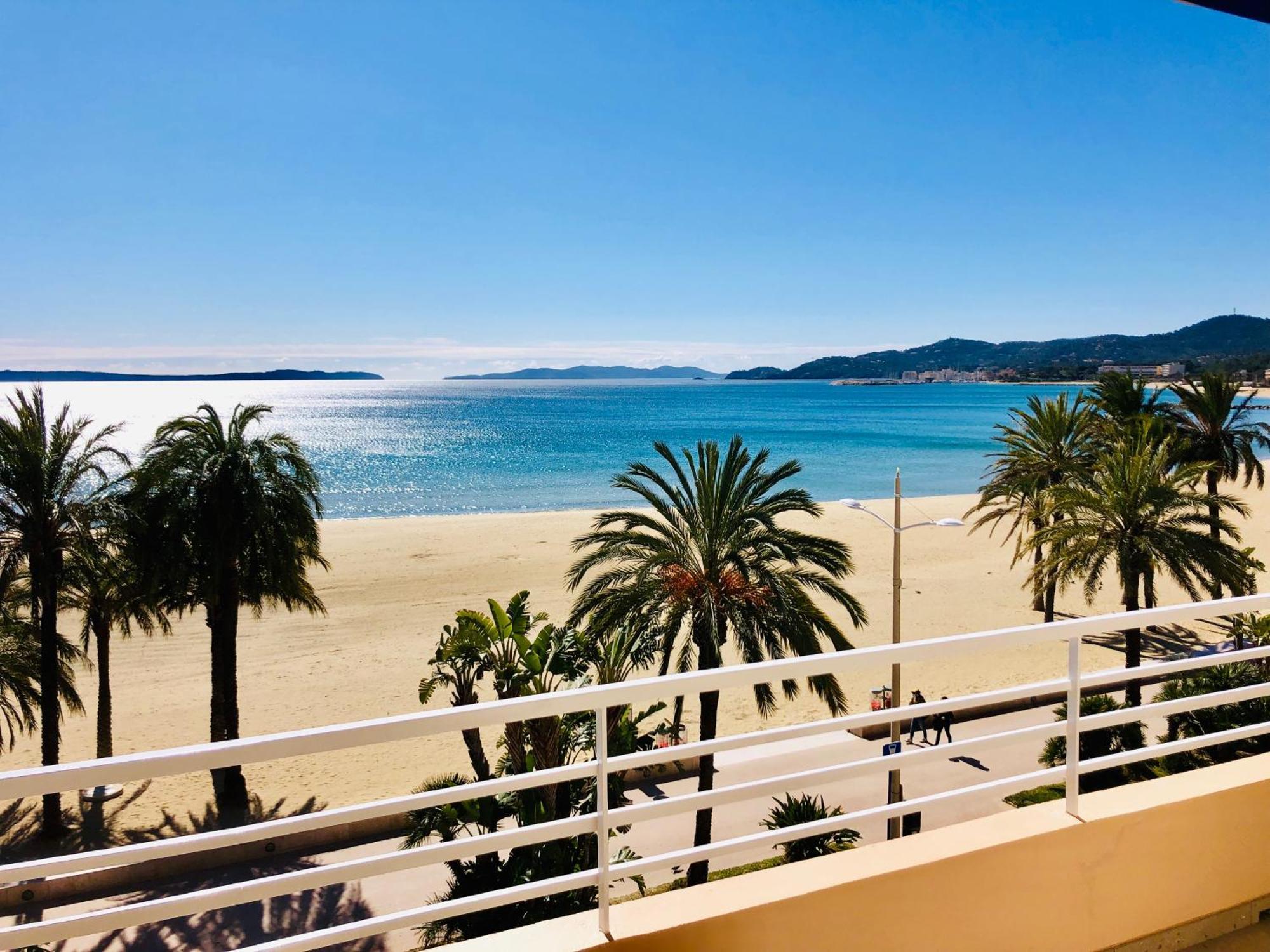 Appartement T3 Lumineux Traversant Totalement Neuf En Face De La Plage Front De Mer Vue Sur Les Iles Vue Mer Panoramique Assuree Residence De La Plage Centre Ville Du Lavandou 3Eme Etage Avec Ascenseur Appartement T3 Le Lavandou Zewnętrze zdjęcie