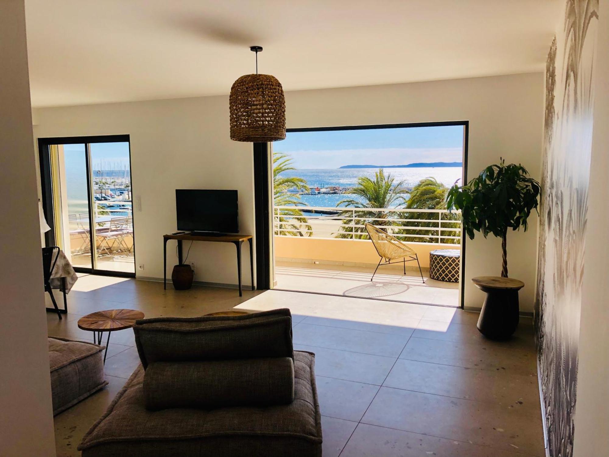 Appartement T3 Lumineux Traversant Totalement Neuf En Face De La Plage Front De Mer Vue Sur Les Iles Vue Mer Panoramique Assuree Residence De La Plage Centre Ville Du Lavandou 3Eme Etage Avec Ascenseur Appartement T3 Le Lavandou Zewnętrze zdjęcie