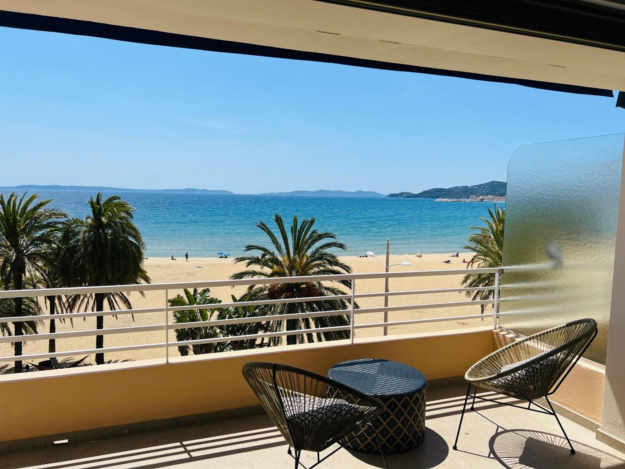 Appartement T3 Lumineux Traversant Totalement Neuf En Face De La Plage Front De Mer Vue Sur Les Iles Vue Mer Panoramique Assuree Residence De La Plage Centre Ville Du Lavandou 3Eme Etage Avec Ascenseur Appartement T3 Le Lavandou Zewnętrze zdjęcie